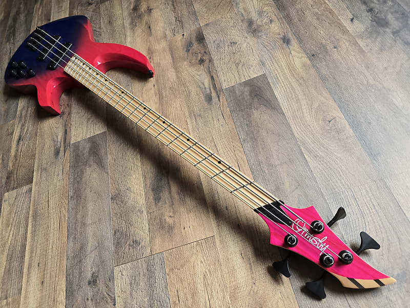 Multiscale fretboard of the Ormsby BassGTR 4 with dot inlays