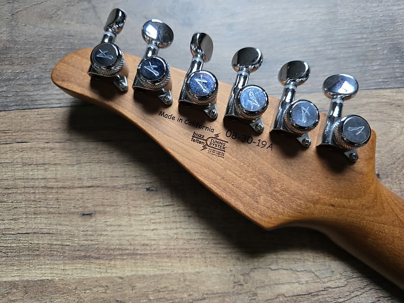 Tom Anderson Raven Classic